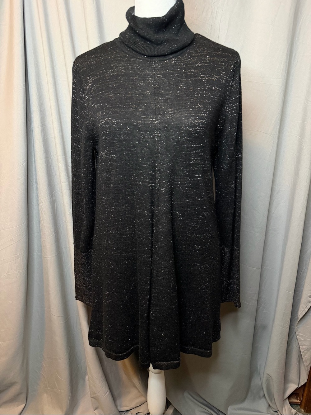 Simply Vera Vera Wang Black Metallic Speckle Turtleneck Swing Top, sz Medium